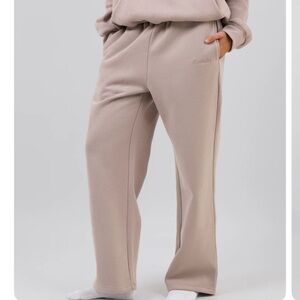 Comfrt Signature Straight Leg
Sweatpants - Bark Color